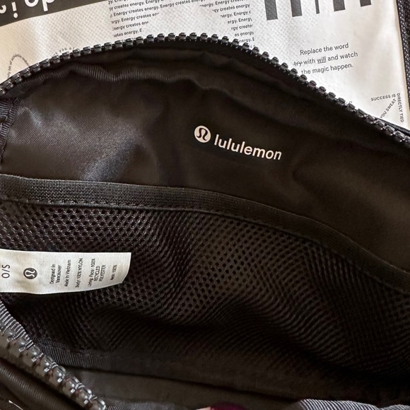 Black/Gold Lululemon Everywhere Belt Bag with NEW Bag NWT - Picture 9 of 9